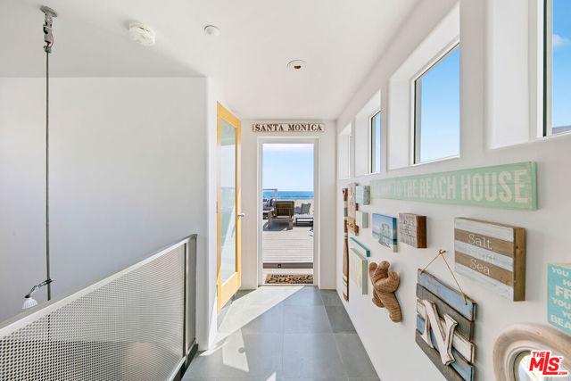 1341 Palisades Beach Road, Santa Monica CA: https://media.crmls.org/mediaz/ffc16d64-84eb-4d77-bd03-165e225c52f4.jpg