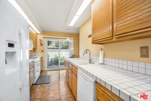 22211 Frontier Place photo 5