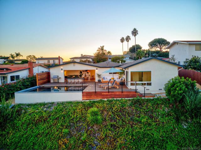 5745 Soledad Mountain Road, La Jolla CA: https://media.crmls.org/mediaz/ffc1c956-4cec-4dce-8a44-0c6df2981d5b.jpg