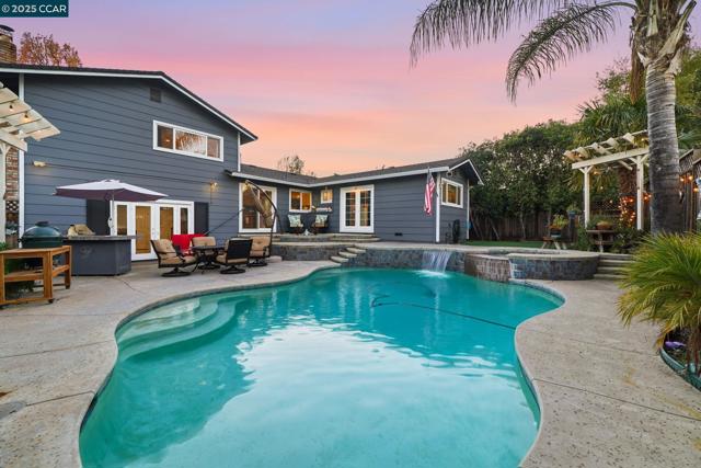 7519 Driftwood Way, Pleasanton CA: https://media.crmls.org/mediaz/ffc1cbb0-0e08-402c-9f42-adffc76eaf0d.jpg