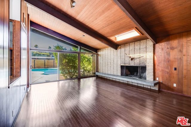 5961 Wrightcrest Drive, Culver City CA: https://media.crmls.org/mediaz/ffc22fb3-387b-4093-8cee-f3578604978b.jpg