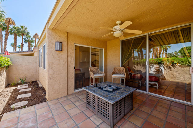 73438 Foxtail Lane, Palm Desert CA: https://media.crmls.org/mediaz/ffc28e69-468a-44ff-ac81-540a1c6922f5.jpg