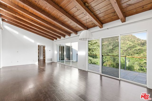 3476 Troy Drive, Los Angeles CA: https://media.crmls.org/mediaz/ffc37eba-4821-4e22-bf59-4f464e7f8105.jpg