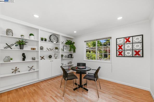 351 Castenada Ct, Danville CA: https://media.crmls.org/mediaz/ffc39edf-8510-4be1-b5be-8ad180720e04.jpg