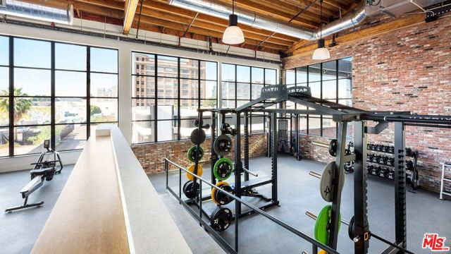 695 S Santa Fe Avenue, Los Angeles CA: https://media.crmls.org/mediaz/ffc3b549-bcb3-4844-bf96-4f19e238f152.jpg