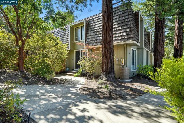 1624 San Luis Rd, Walnut Creek CA: https://media.crmls.org/mediaz/ffc3e99a-e883-496c-9650-f6d53f825af7.jpg