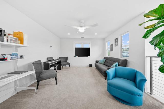 2335 Aperture Circle, San Diego CA: https://media.crmls.org/mediaz/ffc4e3a8-8196-44ac-be2a-f7f8b77bad09.jpg