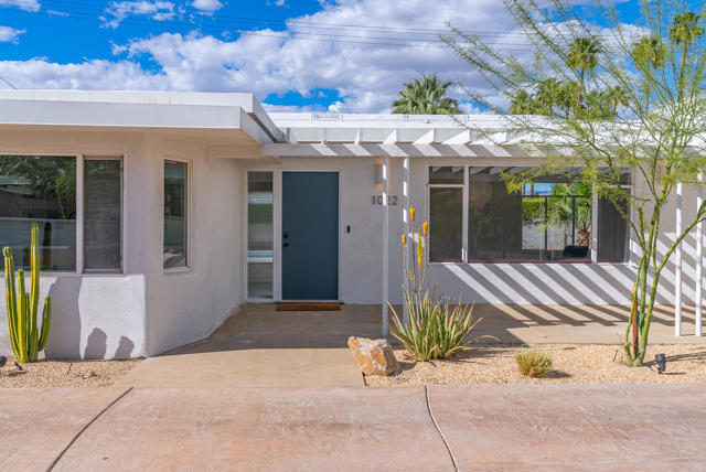 1022 E Mesquite Avenue, Palm Springs CA: https://media.crmls.org/mediaz/ffc4eb06-a142-4b97-805c-a9562051c75e.jpg