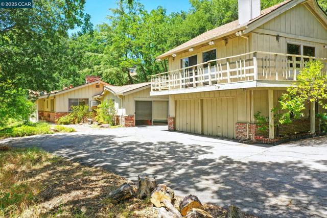 3363 Mcgraw Ln, Lafayette CA: https://media.crmls.org/mediaz/ffc506d6-b837-4406-b804-9b47e8a94f71.jpg