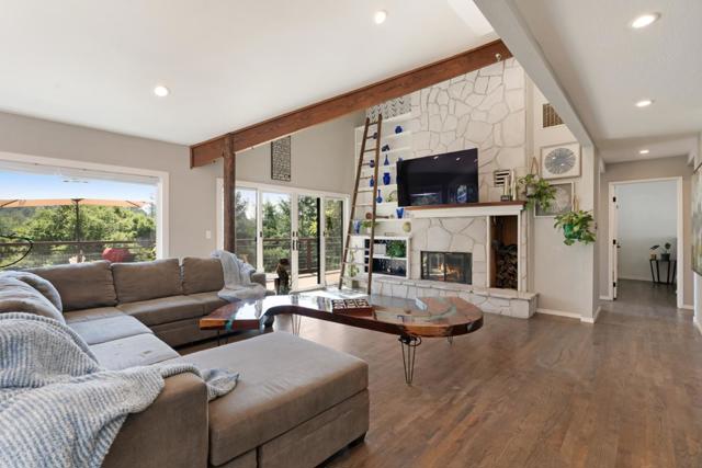 55 Hidden Meadow Lane, Scotts Valley CA: https://media.crmls.org/mediaz/ffc50f6b-9427-45a4-abe1-11a528668fb8.jpg