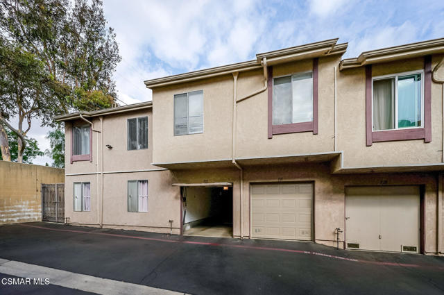 2307 Lillyvale Avenue, Los Angeles CA: https://media.crmls.org/mediaz/ffc5354c-048f-4d9f-a32a-79f34b57f3bc.jpg