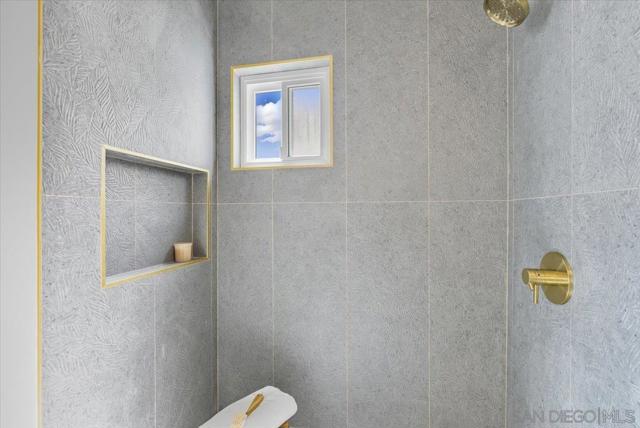 2039 Winnett St, San Diego CA: https://media.crmls.org/mediaz/ffc54ecf-cc13-432b-8920-678e1f2347dc.jpg