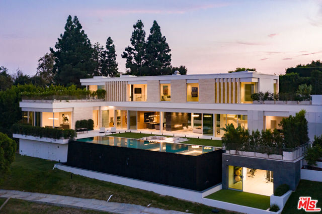 642 Perugia Way, Los Angeles CA: https://media.crmls.org/mediaz/ffc592d3-2b64-4b03-988f-ab5c85cf7494.jpg