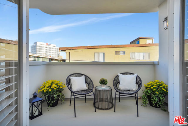 Drew Fenton | 11690 Montana Avenue Los Angeles CA | MLS: 7295317 Drew Fenton | 11690 Montana Avenue Los Angeles CA | MLS: 7295317