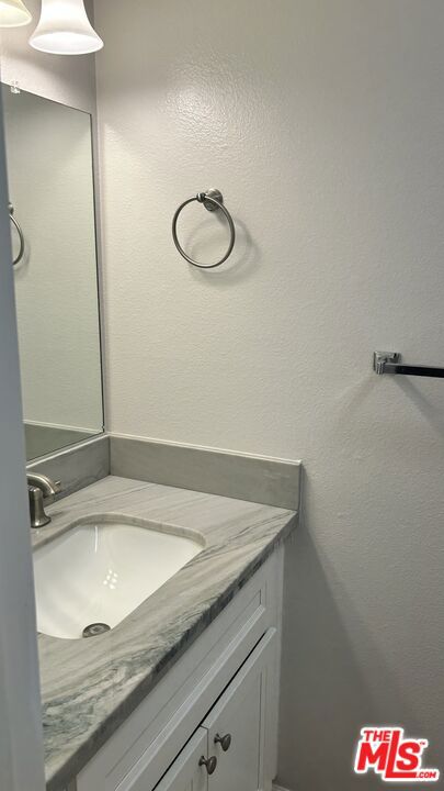 557 E Verdugo Avenue, Burbank CA: https://media.crmls.org/mediaz/ffc6137d-aa20-4221-ae19-ed104766349c.jpg