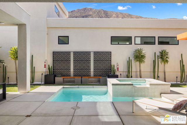 190 Obsidian Loop, Palm Springs CA: https://media.crmls.org/mediaz/ffc66c16-0dc2-45db-94fb-ab92302b7d71.jpg