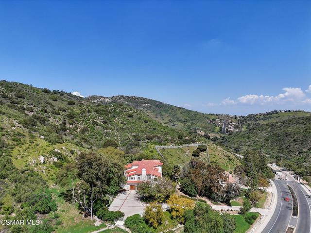 7 Bell Canyon Road, Bell Canyon CA: https://media.crmls.org/mediaz/ffc6ec7f-744a-4007-a1a6-d09f0ebb1cb1.jpg