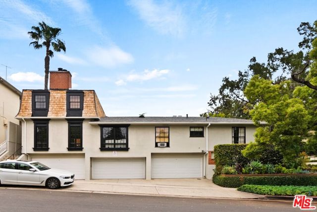 11051 Strathmore Drive, Los Angeles CA: https://media.crmls.org/mediaz/ffc71d0f-2d04-4feb-b427-b4dfbfcd3d61.jpg