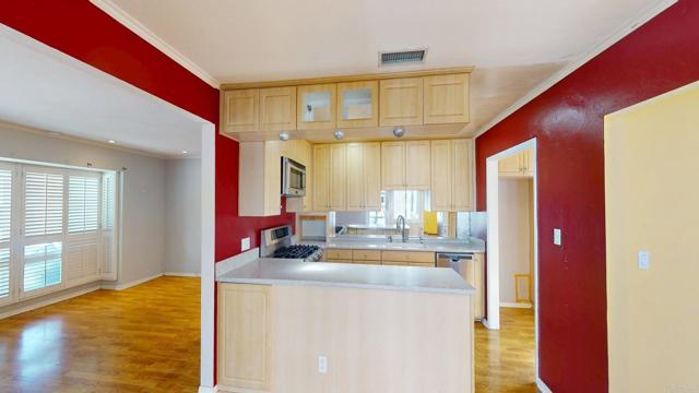 Detail Gallery Image 4 of 24 For 4320 Cartagena Dr, San Diego,  CA 92115 - 2 Beds | 2 Baths