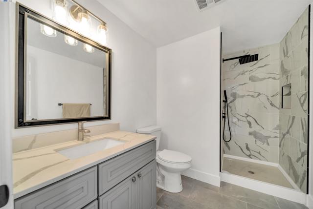 3031 Logan St, Oakland CA: https://media.crmls.org/mediaz/ffc7ec4d-7745-4dfb-847d-b53353f52988.jpg