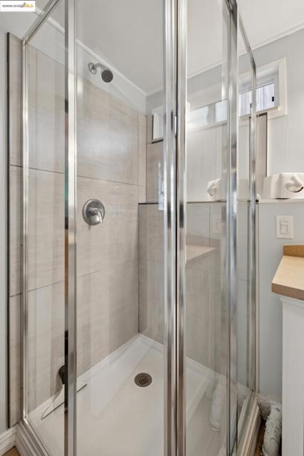 1034 Navellier St, El Cerrito CA: https://media.crmls.org/mediaz/ffc85fb0-8270-4010-a2f1-fe00bb621f6d.jpg