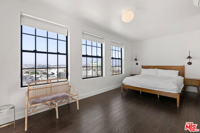 746 S Los Angeles Street, Los Angeles CA: https://media.crmls.org/mediaz/ffc8693b-068c-4bc9-b242-05bf5dff9d37.jpg