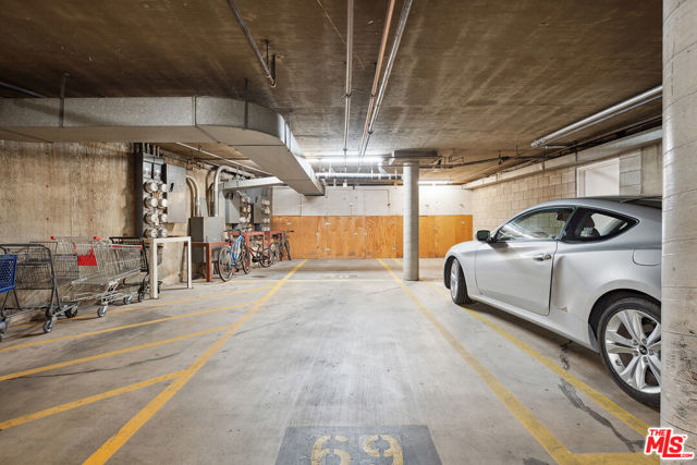 1250 S Beverly Glen Boulevard, Los Angeles CA: https://media.crmls.org/mediaz/ffc86c11-94e6-4f77-821d-bc59eb6ee2e3.jpg