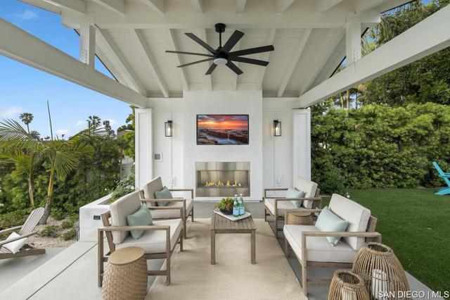 1170 Chinquapin AVE, Carlsbad CA: https://media.crmls.org/mediaz/ffc8b5f3-132b-4b8d-8a31-1f81650bce18.jpg