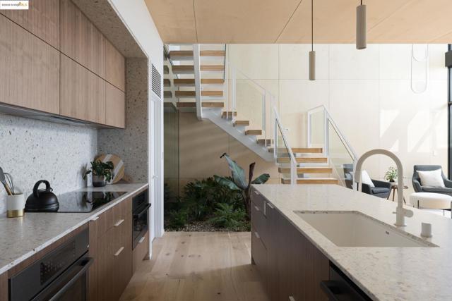 1136 Keith Ave, Berkeley CA: https://media.crmls.org/mediaz/ffc8d72f-91fb-49e0-a8ce-e66f92323776.jpg