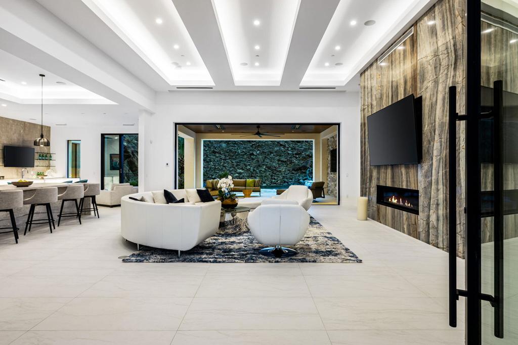 MLS #219138802DA image #9