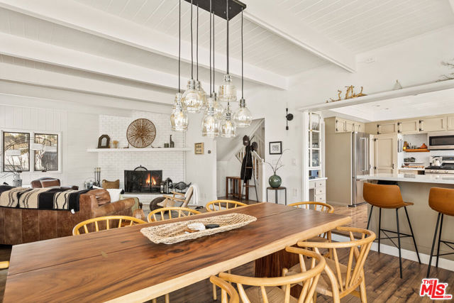 28277 Arbon Lane, Lake Arrowhead CA: https://media.crmls.org/mediaz/ffc9a730-8864-40f7-a2e3-9ea8acd4961b.jpg