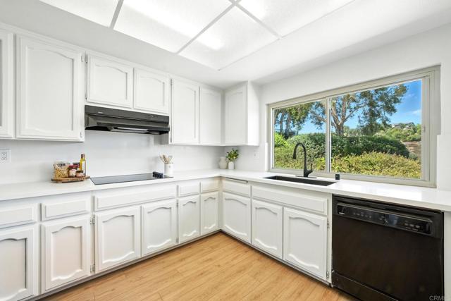 Detail Gallery Image 12 of 47 For 2165 Flying Hills Ln, El Cajon,  CA 92020 - 3 Beds | 2/1 Baths