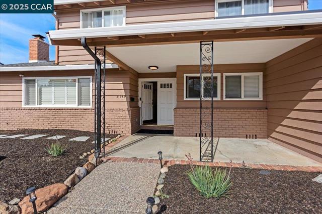 5179 Paul Scarlet Dr, Concord CA: https://media.crmls.org/mediaz/ffca2716-16a0-49ba-b975-625f4a772a42.jpg