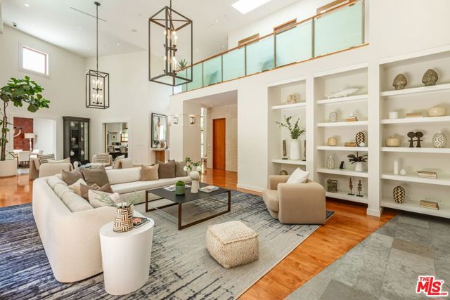 1188 Brooklawn Drive, Los Angeles CA: https://media.crmls.org/mediaz/ffca2bb0-3617-483c-8934-8357162a12a1.jpg