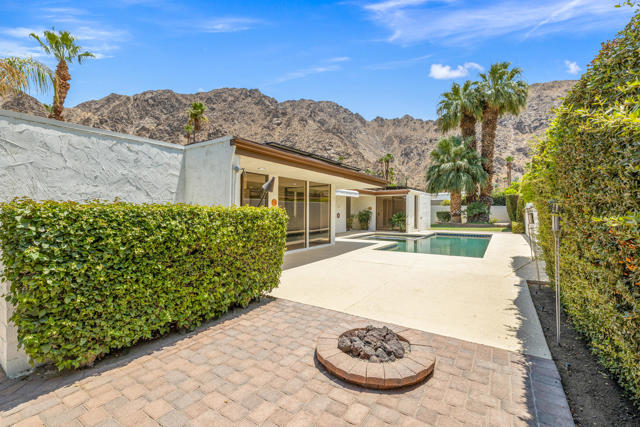 46428 War Bonnet Circle, Indian Wells CA: https://media.crmls.org/mediaz/ffca8fbe-c2ab-427d-989f-806e71898bcc.jpg