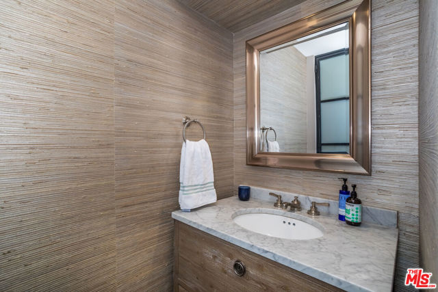 1100 Alta Loma Road, West Hollywood CA: https://media.crmls.org/mediaz/ffcb0b15-2f8f-4884-afff-2a07f388041b.jpg