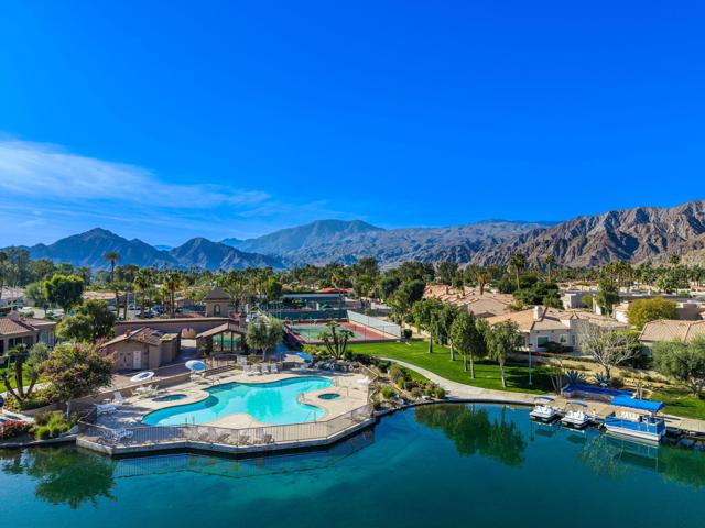 48211 Vista De Nopal, La Quinta CA: https://media.crmls.org/mediaz/ffcb331d-8a00-435a-97f7-b5a1db94c14e.jpg