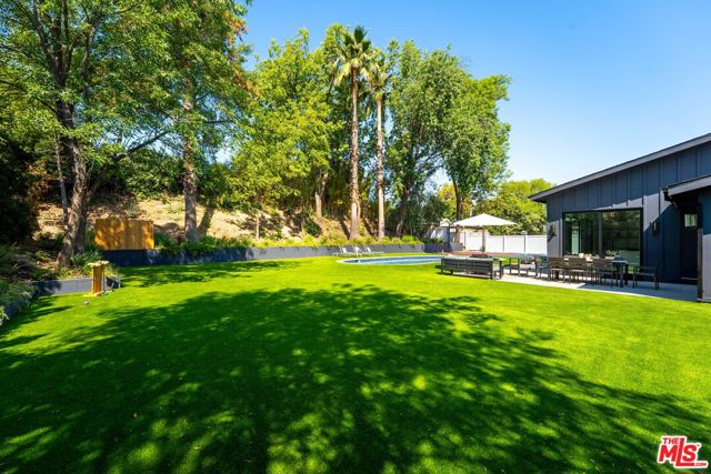 20215 Lorenzana Drive, Woodland Hills CA: https://media.crmls.org/mediaz/ffcb8b0c-8206-4fdb-a8cf-c46b6d6440e2.jpg