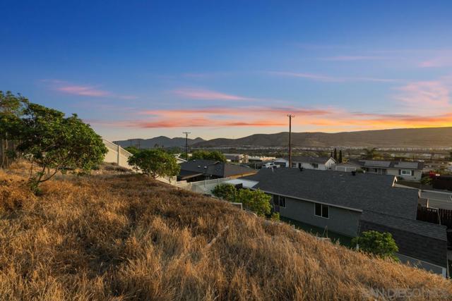 10231 Settle Rd, Santee CA: https://media.crmls.org/mediaz/ffcba729-fb50-475f-bf44-0dbc01db0149.jpg