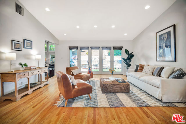 5252 Vanalden Avenue, Tarzana CA: https://media.crmls.org/mediaz/ffcba730-dbf9-4cc2-9481-511326125bed.jpg