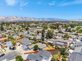 1868 Crinan Drive, San Jose CA: https://media.crmls.org/mediaz/ffcbd2d8-3dd7-4a6c-9282-1db48bbff931.jpg