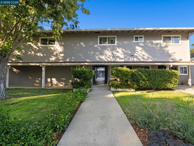 200 El Dorado Ave, Danville CA: https://media.crmls.org/mediaz/ffcbfd6d-d4fc-4a34-a67a-06867fb9e4d0.jpg