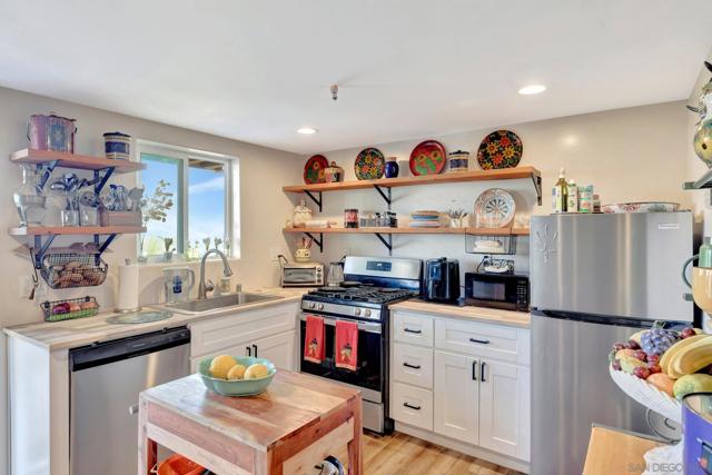 560 Seeforever Dr, San Marcos CA: https://media.crmls.org/mediaz/ffcc2e22-3ec4-4da4-a366-7e26f240ea85.jpg