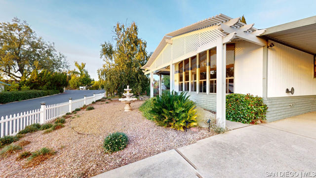 18218 Paradise Mountain Rd, Valley Center CA: https://media.crmls.org/mediaz/ffcca19c-0f16-4202-b83c-f946b91370f3.jpg