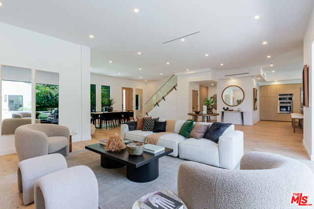 11559 La Maida Street, Valley Village CA: https://media.crmls.org/mediaz/ffcd055d-da90-4806-b317-2cbfc8ff26d5.jpg