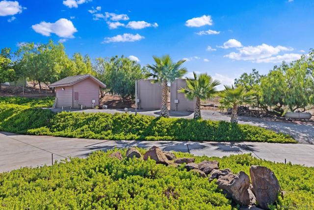 19553 Hidden Glen Road, Alpine CA: https://media.crmls.org/mediaz/ffce5a13-f4ca-40de-ae9b-5536386119dc.jpg