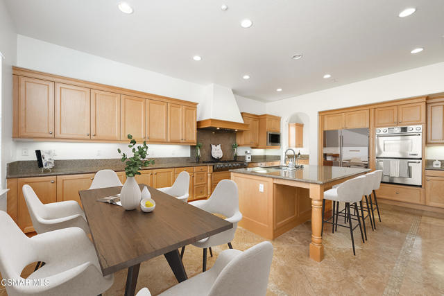 13290 Red Bird Court, Moorpark CA: https://media.crmls.org/mediaz/ffce79e8-d1e8-4da8-8a7d-a567f34f5368.jpg