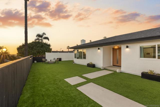 1110 Sea Village Dr, Cardiff by the Sea CA: https://media.crmls.org/mediaz/ffcec7e5-e78c-4d76-b2c6-f1bf62362926.jpg