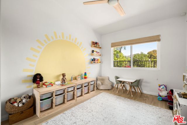 4938 O Sullivan Drive, Los Angeles CA: https://media.crmls.org/mediaz/ffced338-212e-462c-bf6e-803540f95770.jpg