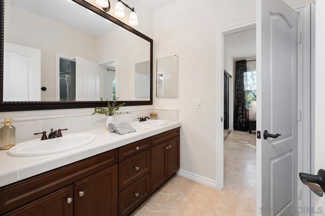 15501 Bristol Ridge Ter, San Diego CA: https://media.crmls.org/mediaz/ffcf2260-1055-41f1-bf3b-2ed85d93eef9.jpg